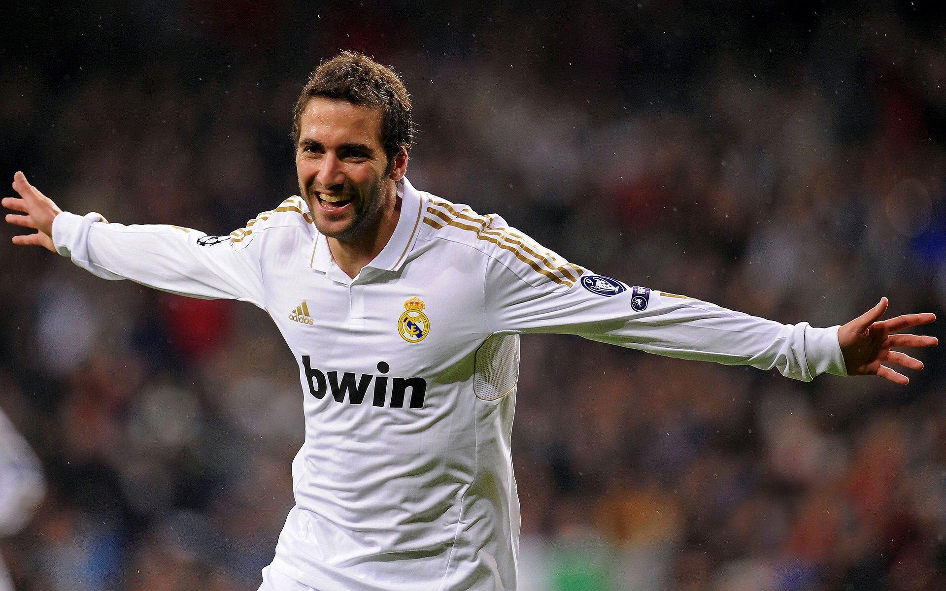 早报梅西首秀体验功夫足球！热刺枪手包围英超