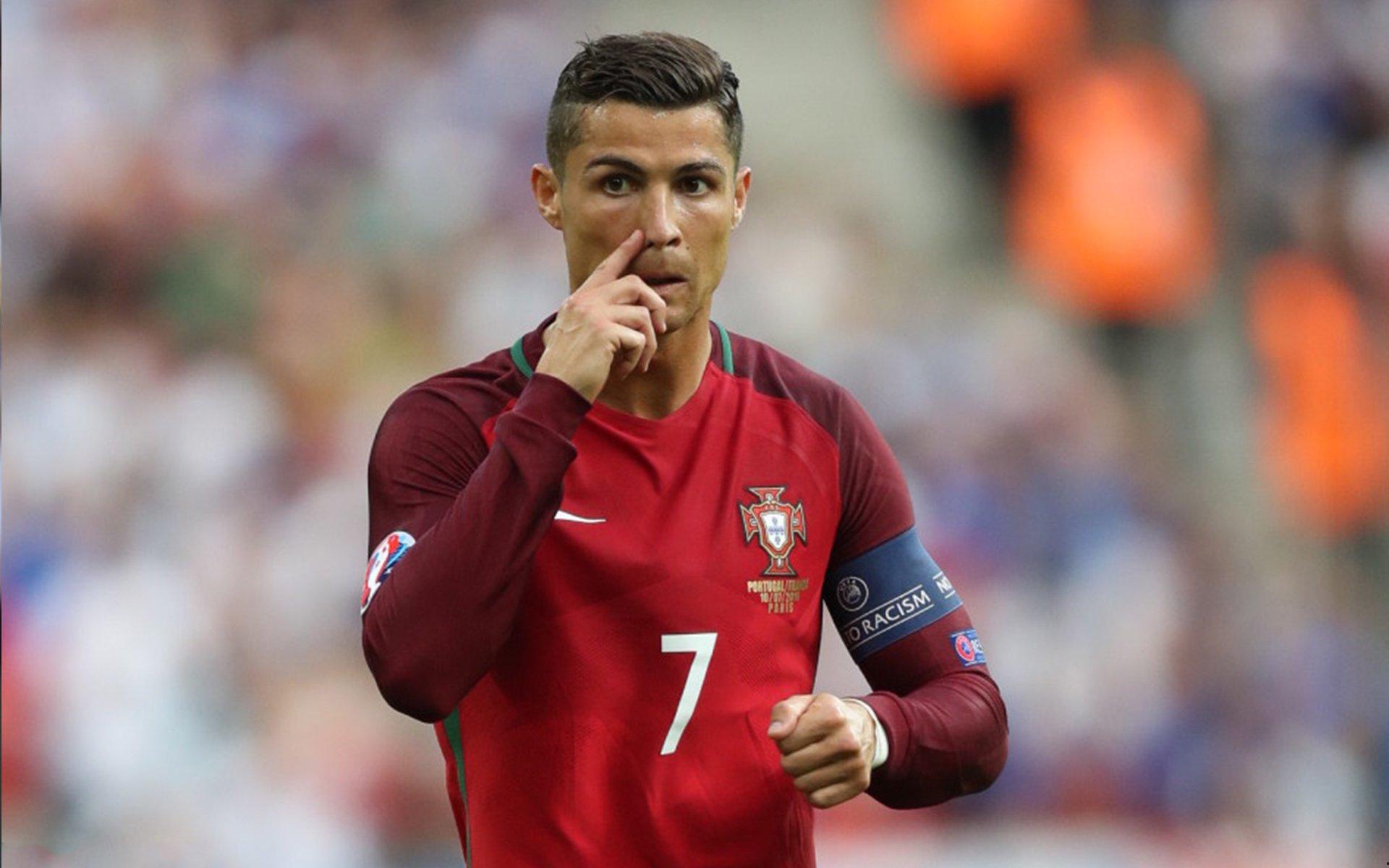 早报梅西首秀体验功夫足球！热刺枪手包围英超