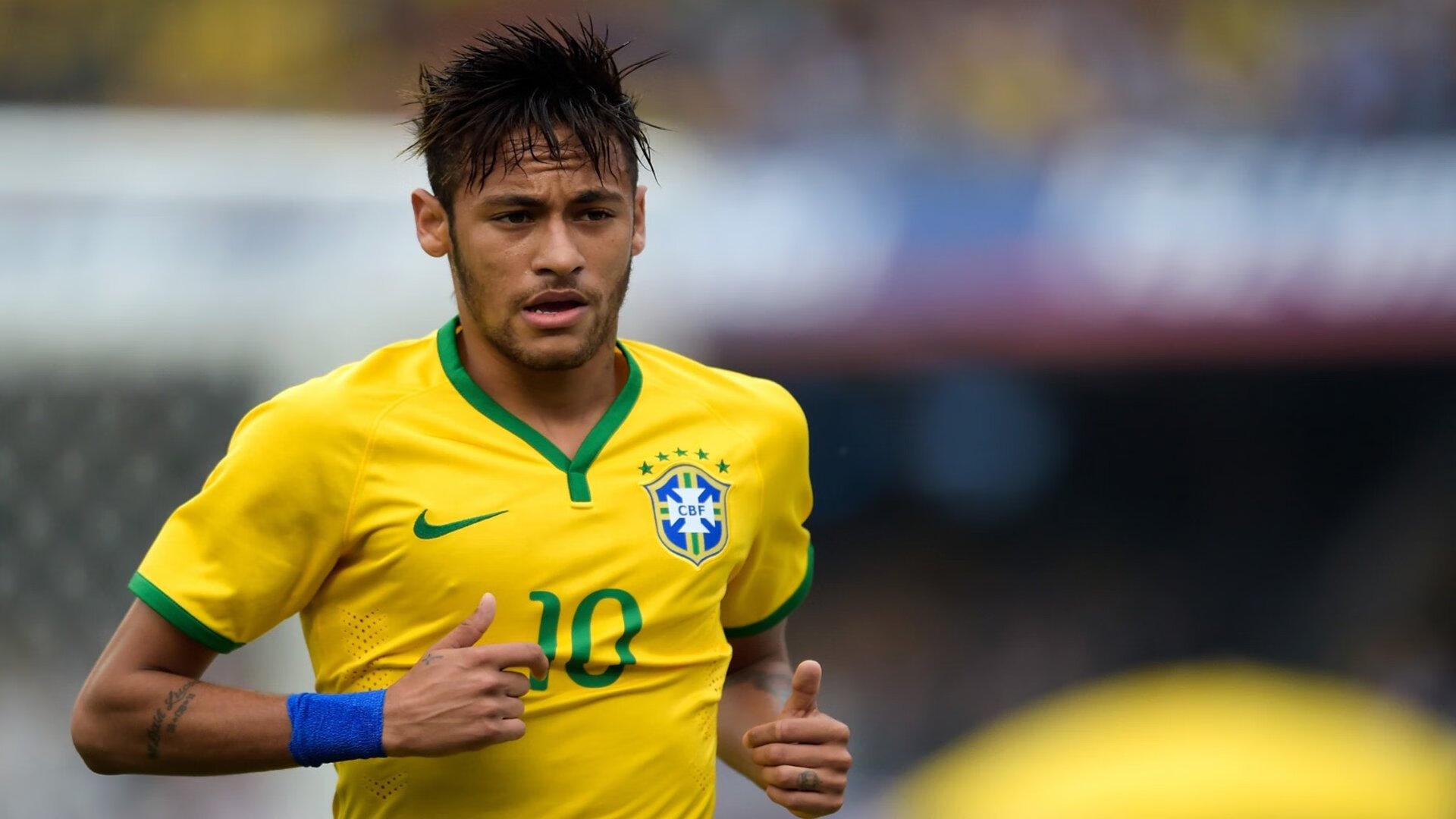 西班牙人俱乐部庆祝建队121周年,球场雕塑前献花致敬,传承百年足球精神