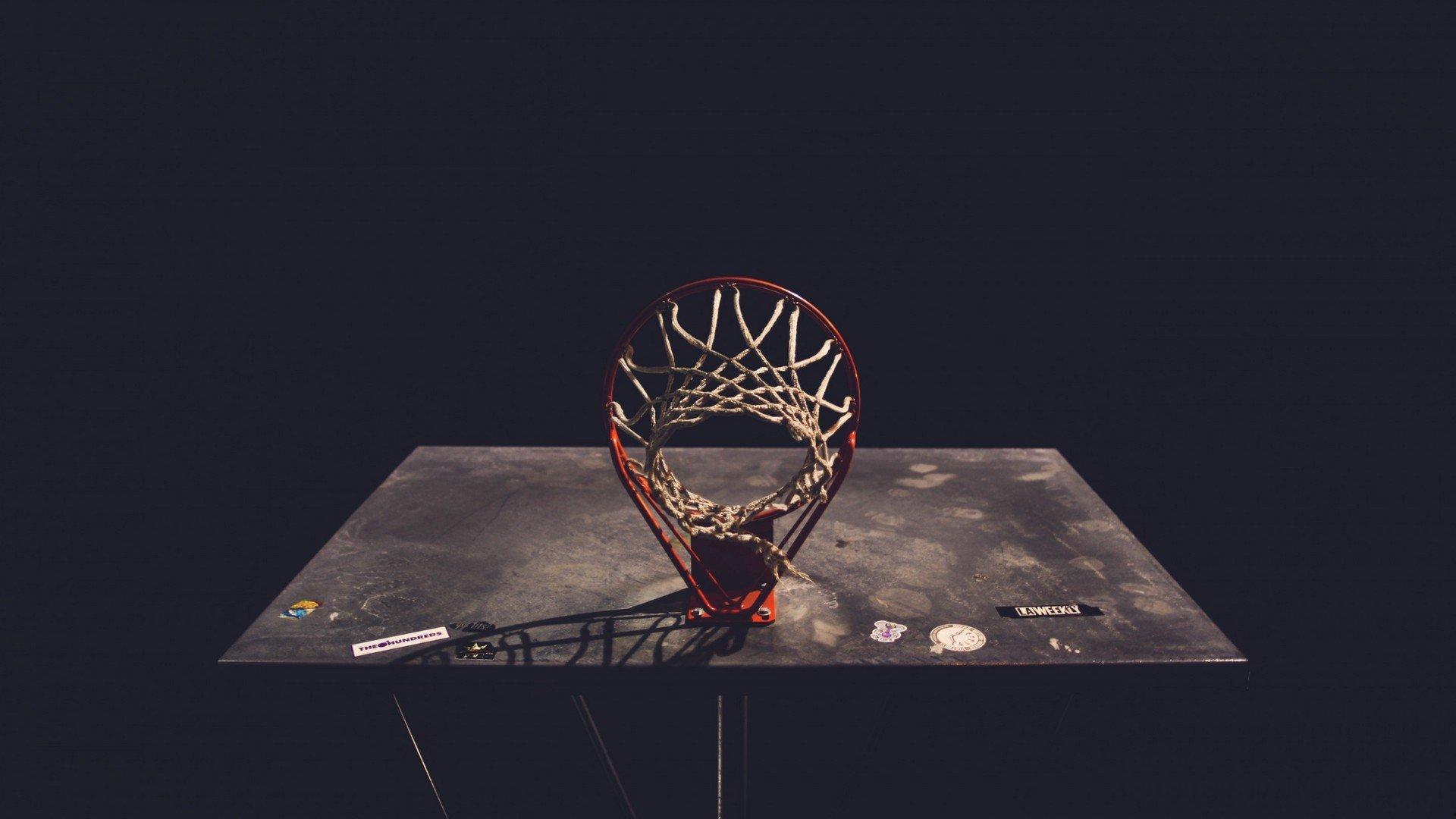 J罗闪耀安联球场,帽子戏法助拜仁大胜,书写五大联赛新篇章